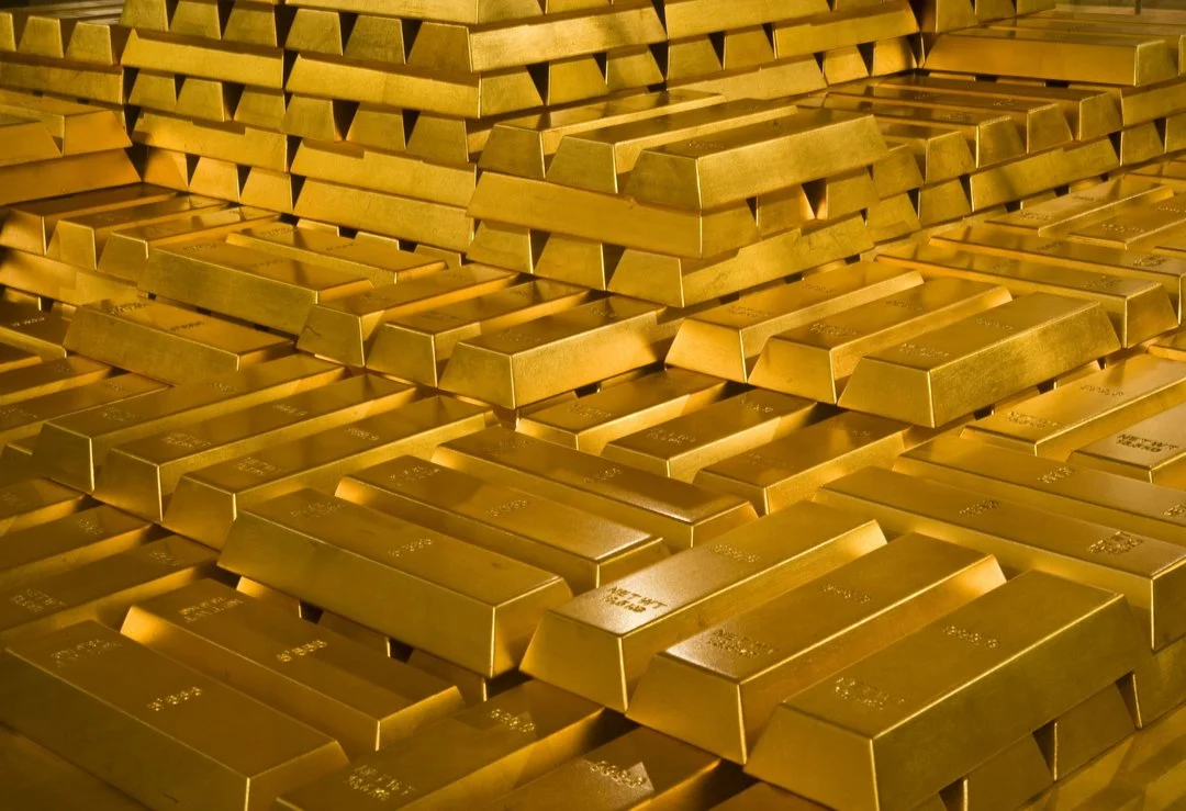Золото дорожает на фоне падения доллара